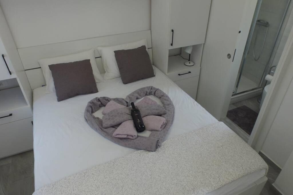 Apartment In Park Forest Soline Near The Sea Pjescana Uvala Luaran gambar
