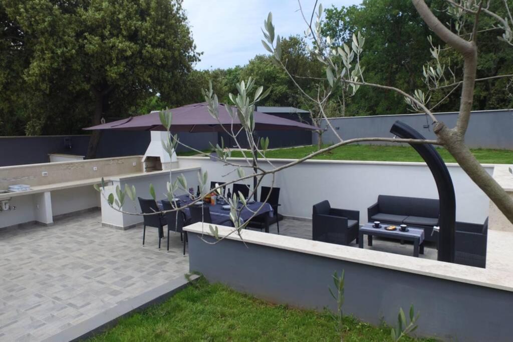 Apartment In Park Forest Soline Near The Sea Pjescana Uvala Luaran gambar