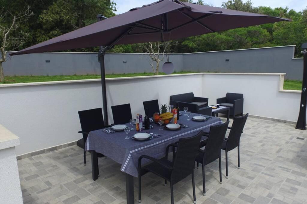 Apartment In Park Forest Soline Near The Sea Pjescana Uvala Luaran gambar