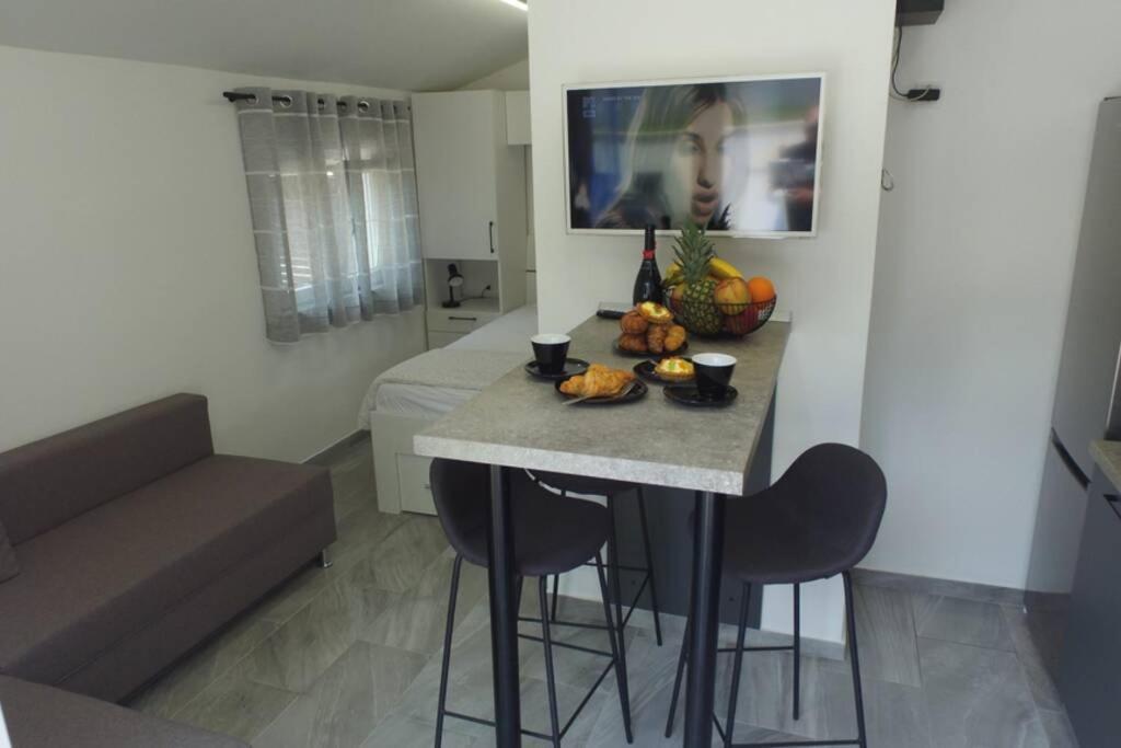 Apartment In Park Forest Soline Near The Sea Pjescana Uvala Luaran gambar